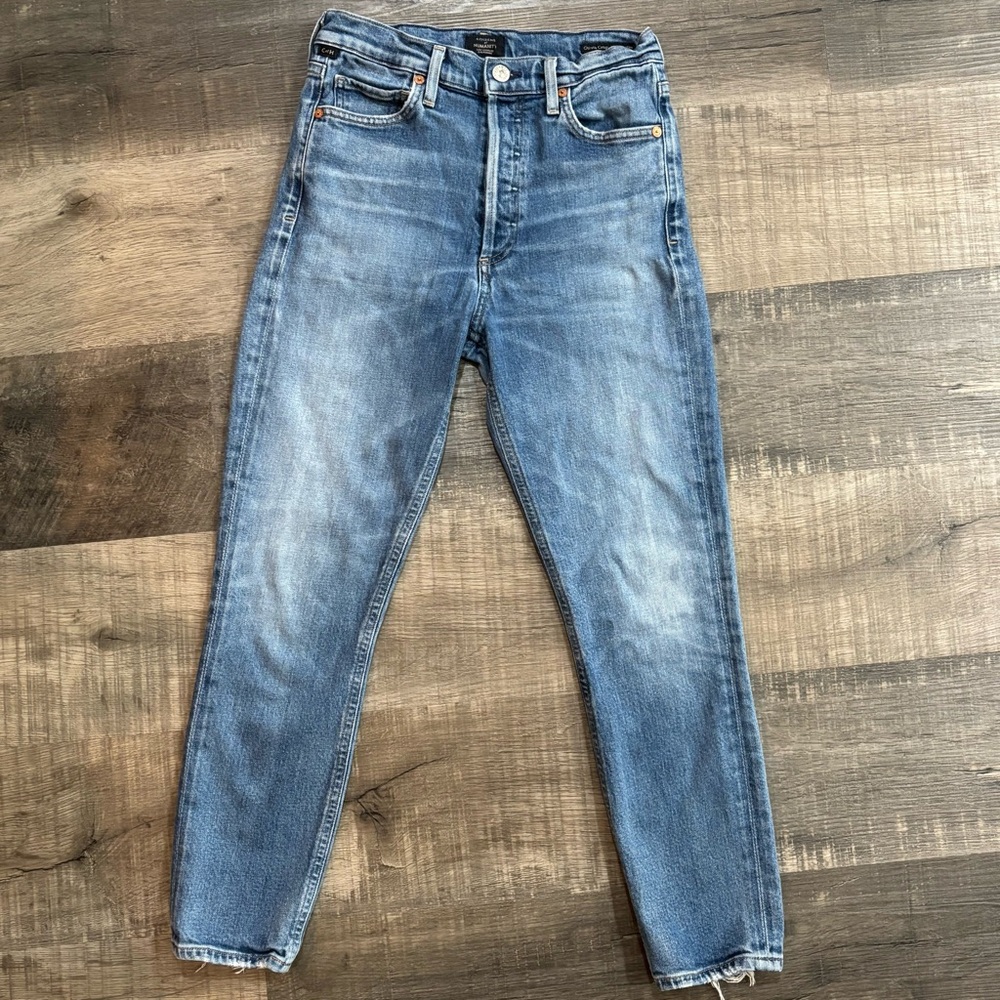 Citizens of Humanity “Olivia” Crop High Rise Slim Button Fly, Med Wash, GUC